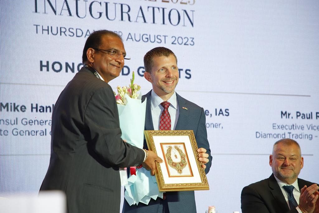 Vipul Shah, Chairman, GJEPC, felicitates  Mike Hankey, Consul General, Consulate General of USA; during the inauguration of IIJS Premiere organised by the Gem & Jewellery Export Promotion Council (GJEPC) at JIO World Convention Centre